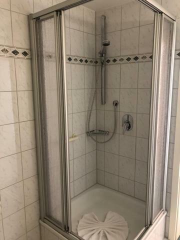 Standaard Tweepersoonskamer met 1 of 2 Bedden en Balkon